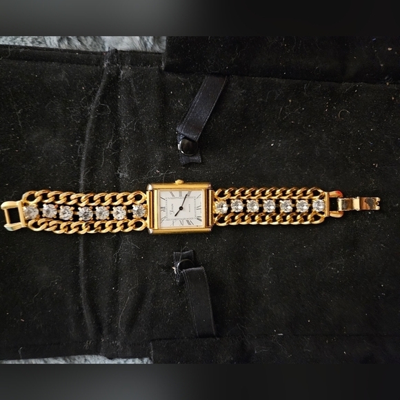 Beautiful Vintage Forem womens watch with Simulated Diamonds and gold strap main image 7